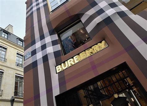 Negozi di abbigliamento Burberry nella città di Civitanova Marche 